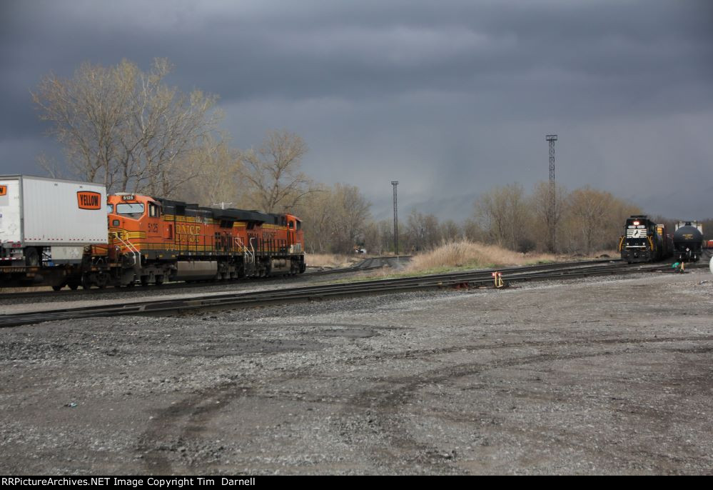 BNSF 5125 on 28B